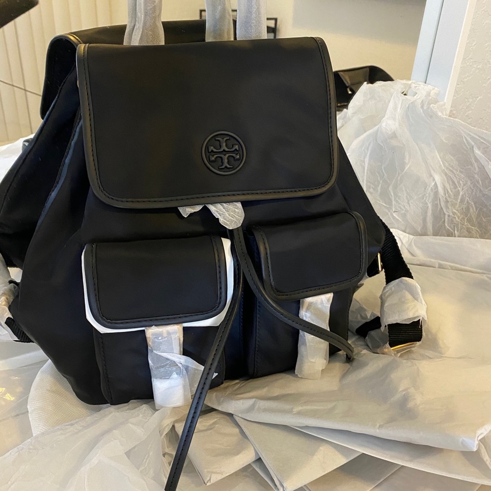 NWT‼️. Tory Burch Piper Flap Backpack